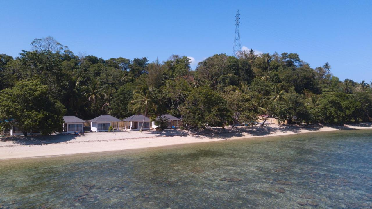 White Sands Beach Resort Lembeh Bitung Zewnętrze zdjęcie