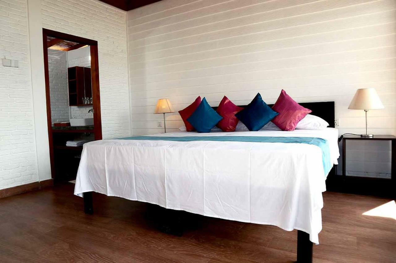 White Sands Beach Resort Lembeh Bitung Zewnętrze zdjęcie