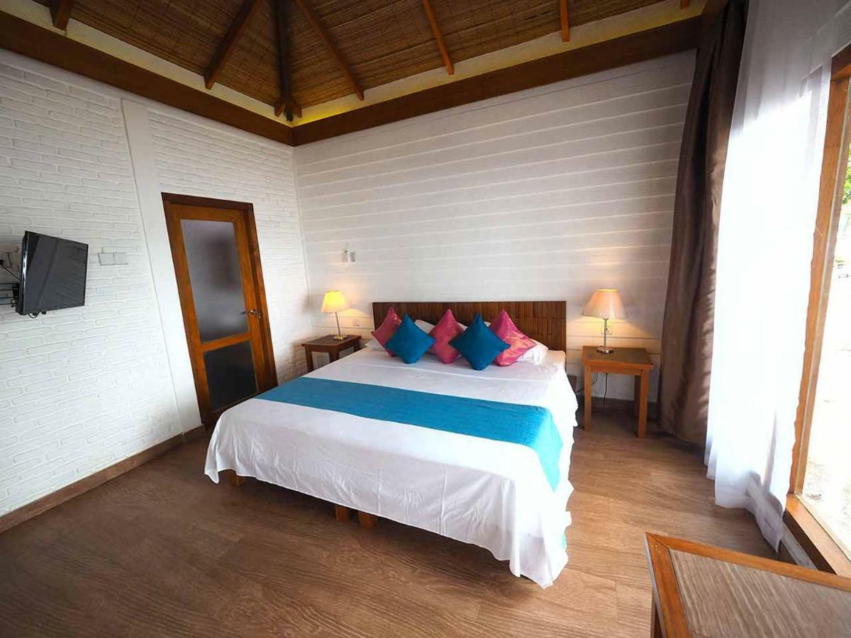 White Sands Beach Resort Lembeh Bitung Zewnętrze zdjęcie