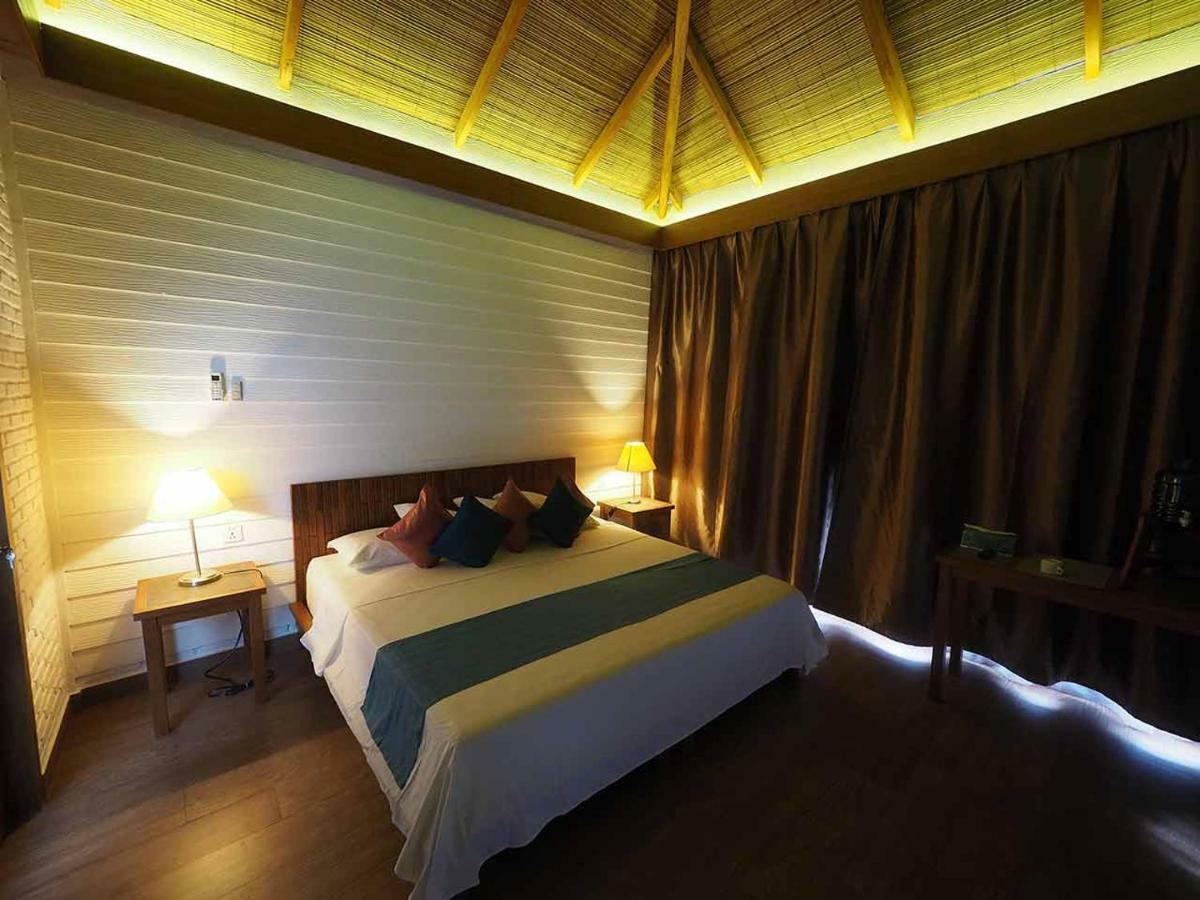 White Sands Beach Resort Lembeh Bitung Zewnętrze zdjęcie