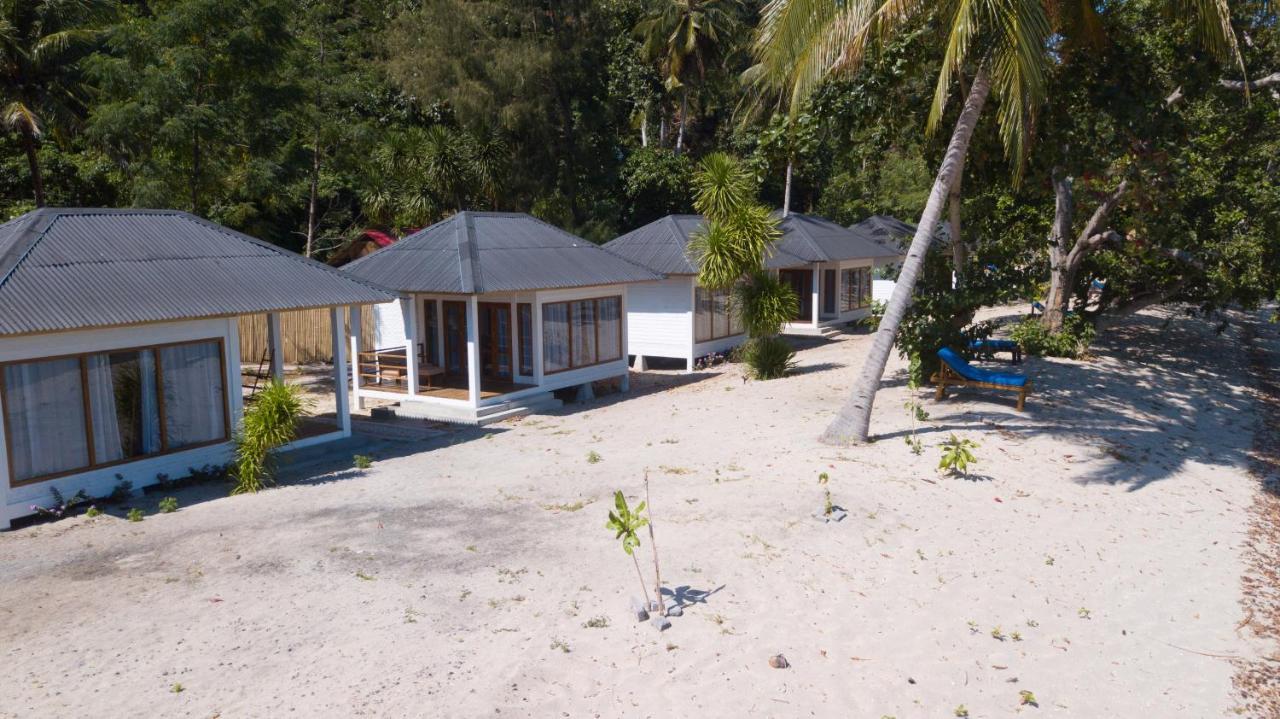 White Sands Beach Resort Lembeh Bitung Zewnętrze zdjęcie