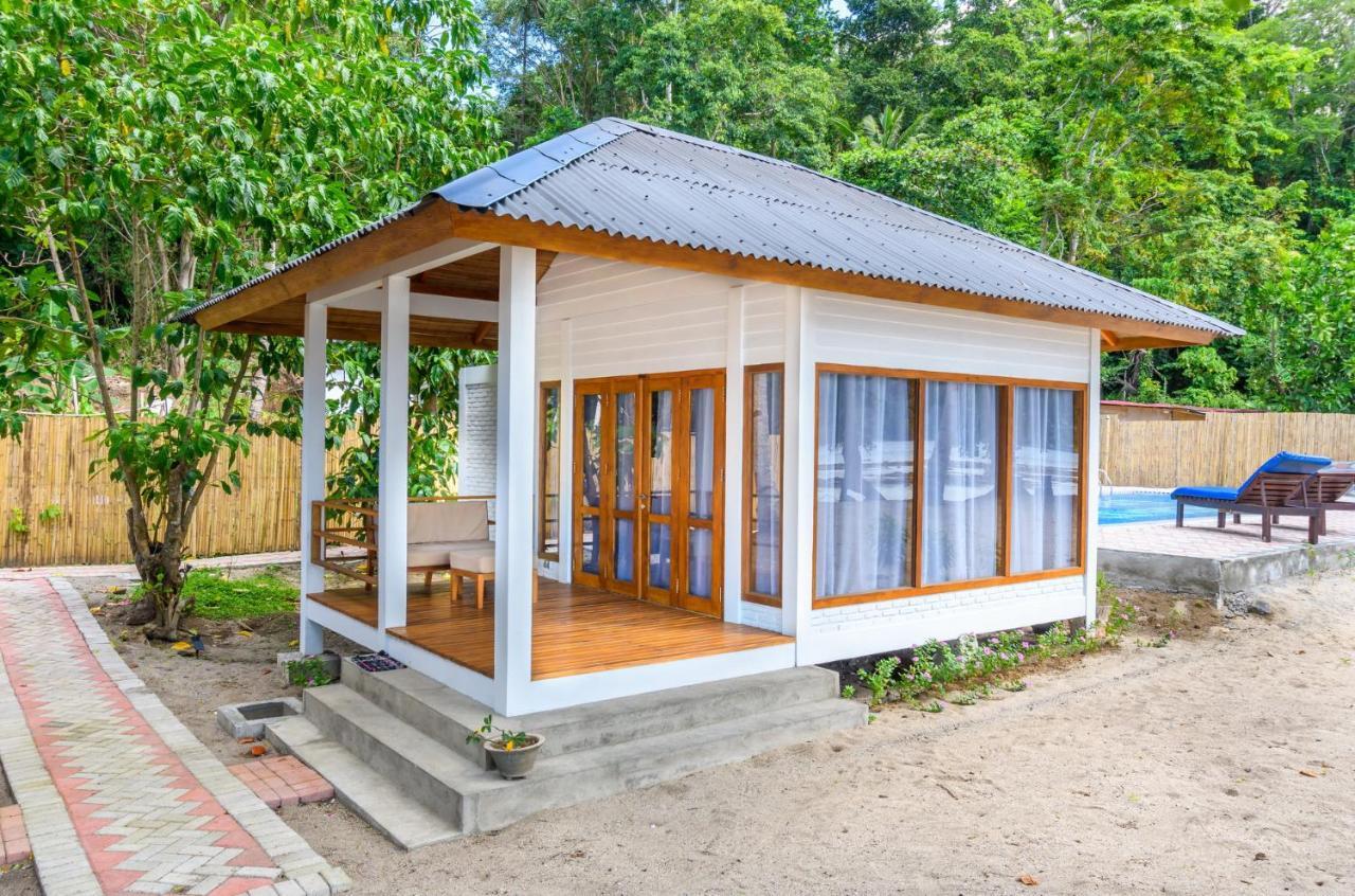 White Sands Beach Resort Lembeh Bitung Zewnętrze zdjęcie