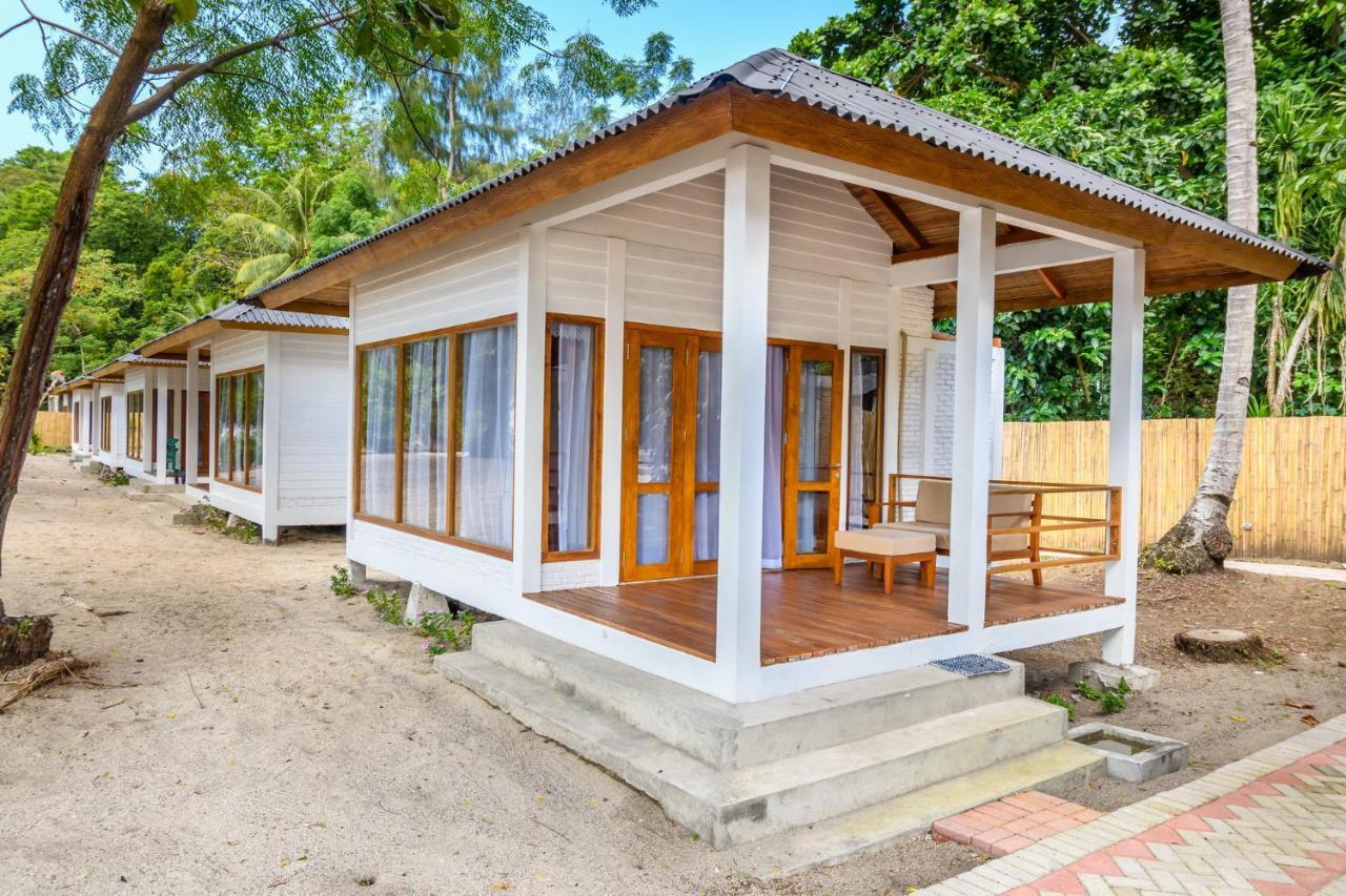 White Sands Beach Resort Lembeh Bitung Zewnętrze zdjęcie